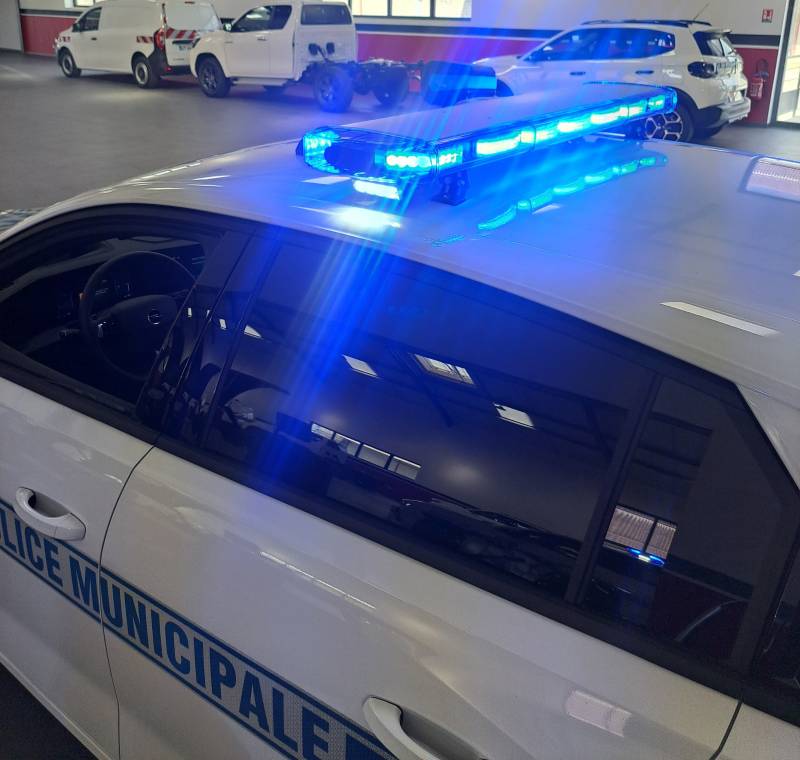 Installation équipement police municipale sur une Opel Astra à Manosque 04 proche de Marseille 13