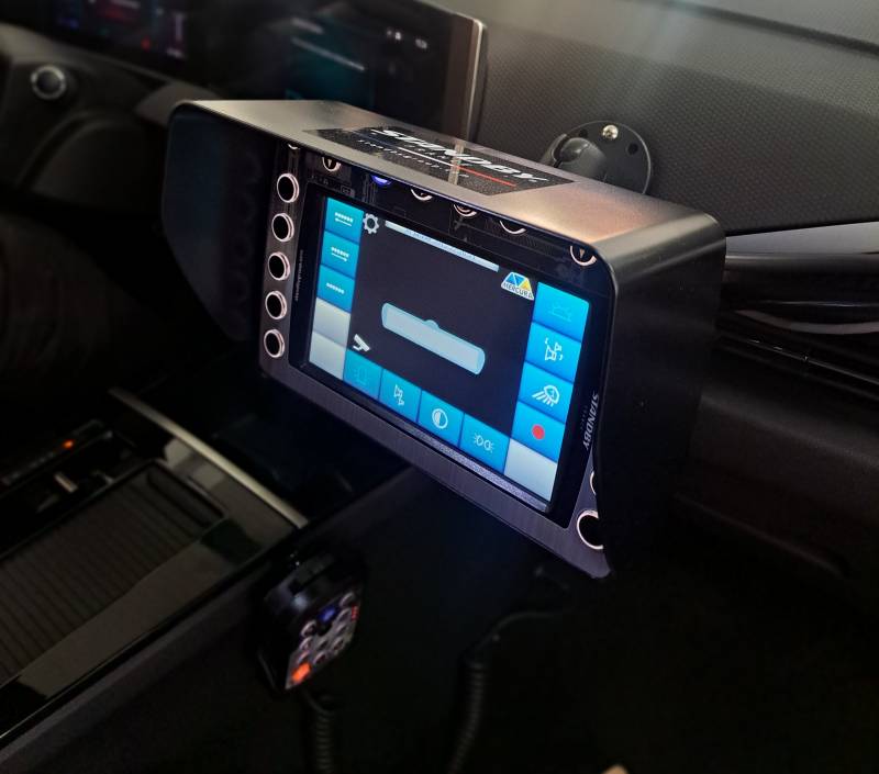 Installation équipement de police municipale sur une Opel Astra dans les alpes de haute provence 04