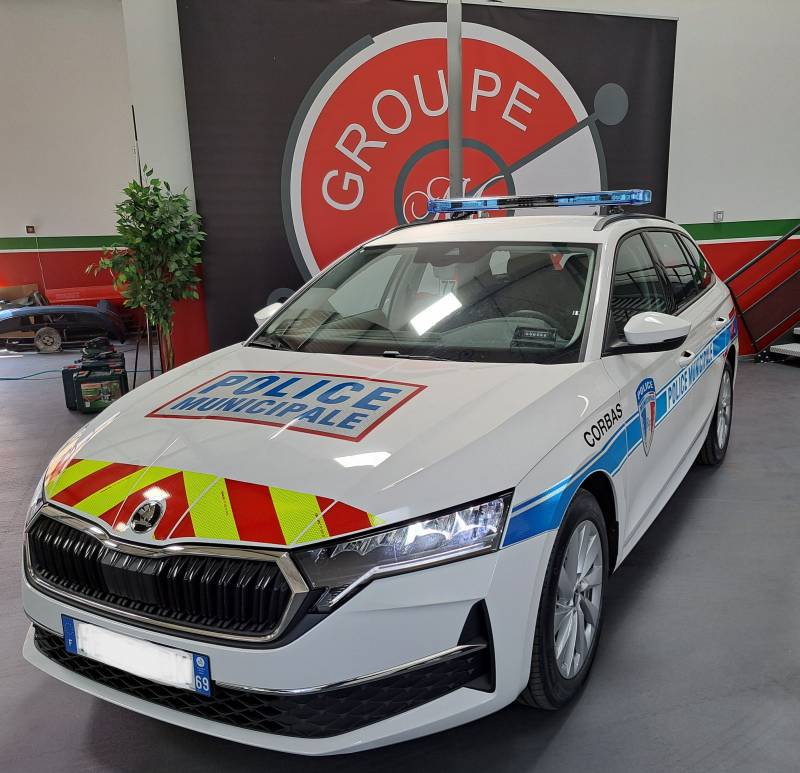 Transformation d'un Skoda en véhicule de police municipale à Manosque 04 proche d'Aix en Provence 13