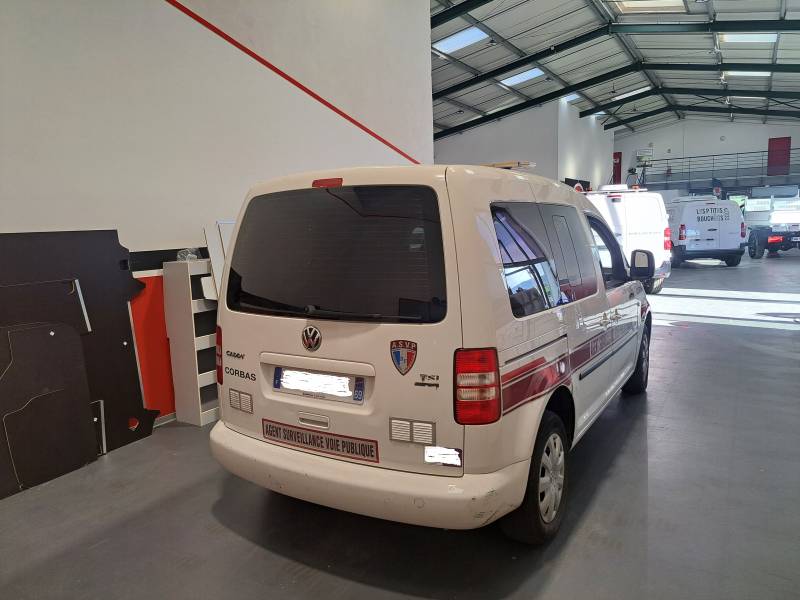 Transformation d'un véhicule de police municipale en véhicule ASVP dans les alpes de haute provence 04