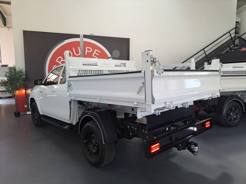 Pose d'une benne hydraulique sur un pick up dans les alpes de haute provence