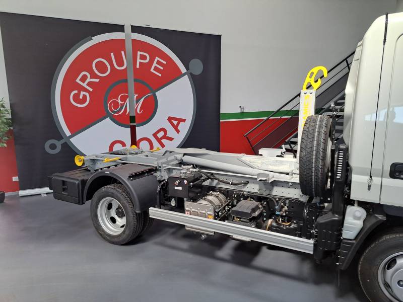 pose d'un bras ampliroll sur un fuso canter dans les alpes de haute provence 04