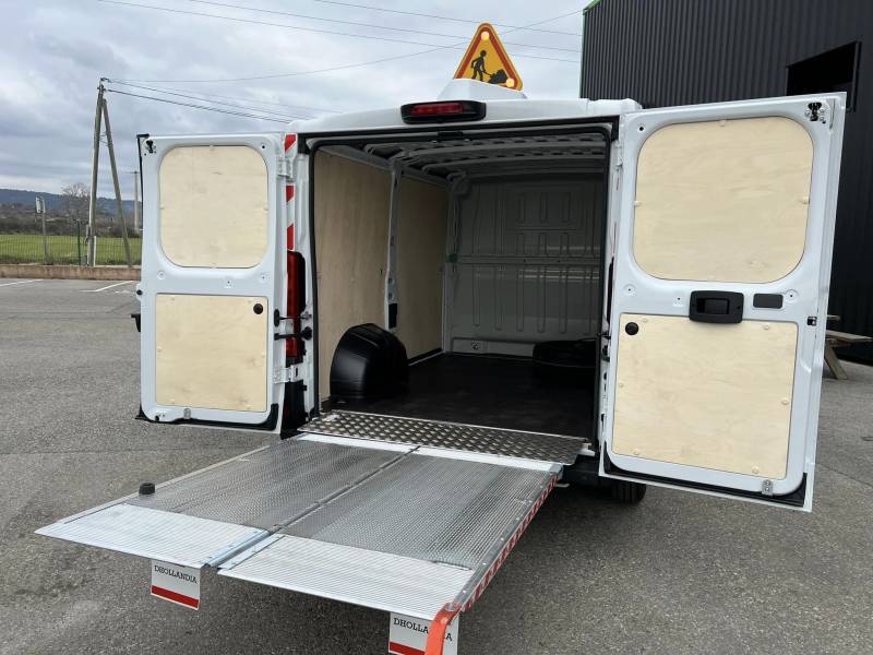 POse d'un hayon sur véhicule utilitaire à Manosque 04