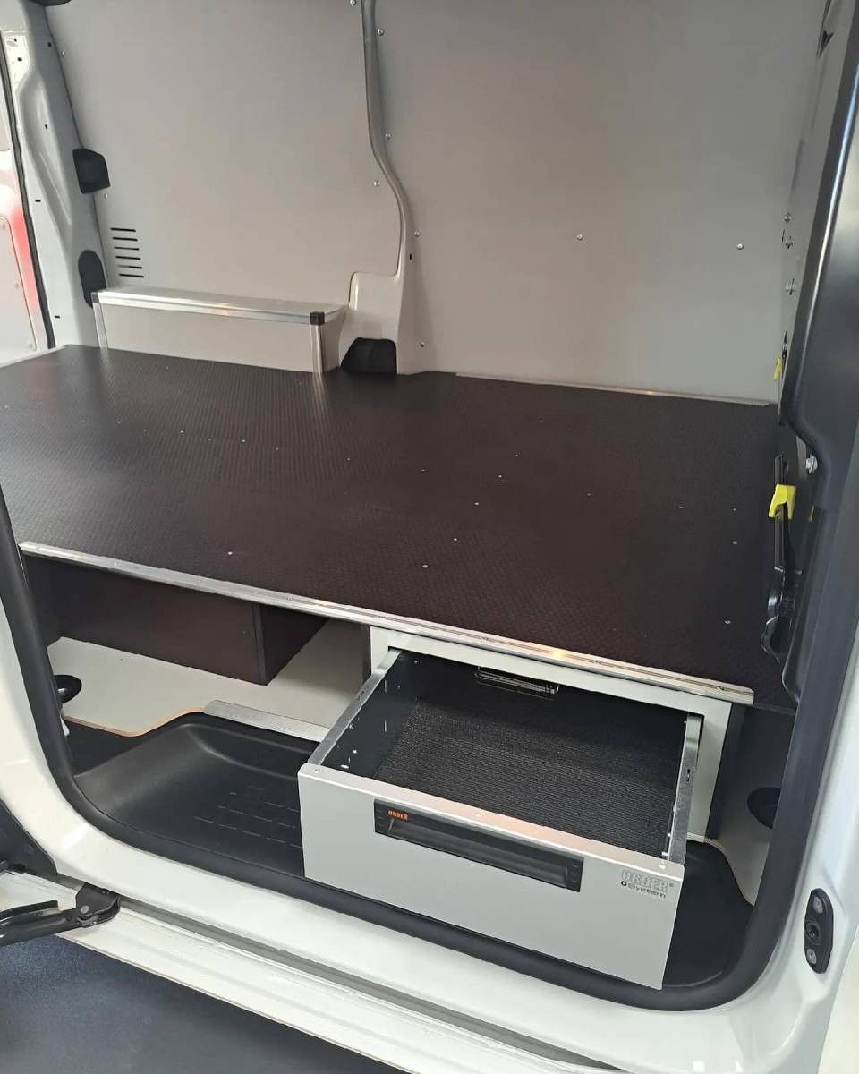 Double plancher pour utilitaire Peugeot Expert à Manosque 04