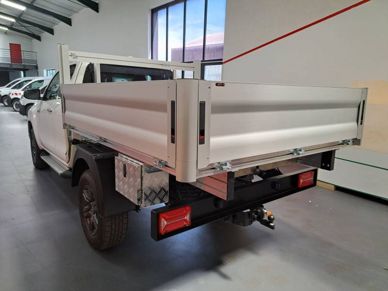 Pose d'un Plateau sur un Pick Up Toyota Hilux