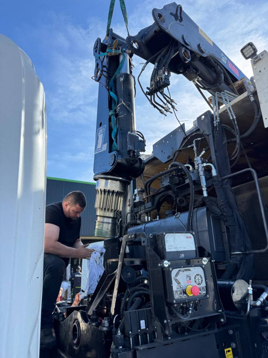 Changement d'un bras de grue complet et de son embrage à Manosque 04