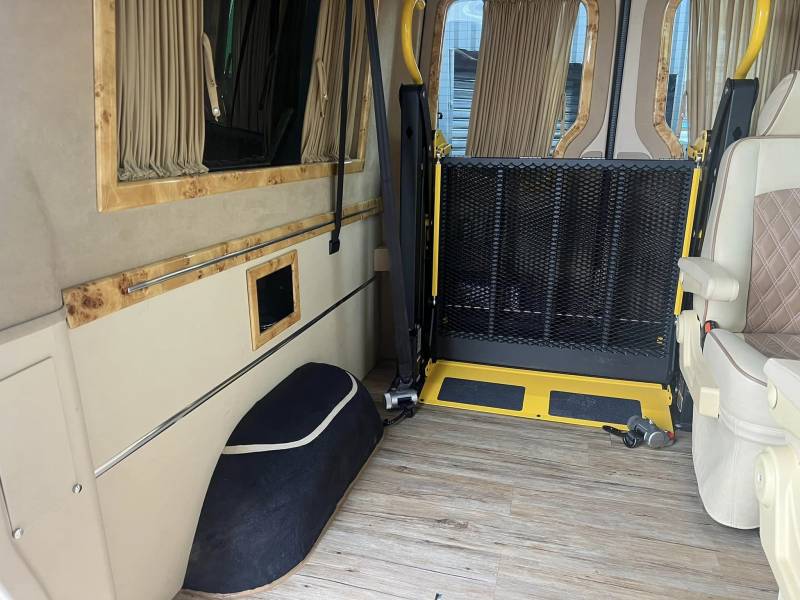 Rampe TPMR sur Mercedes Sprinter à Manosque 04