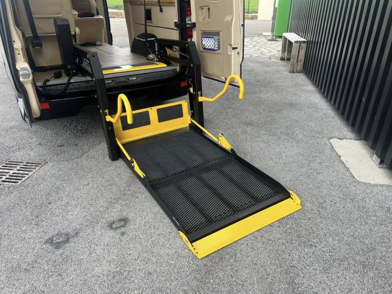 Mercedes Sprinter VIP aménagé TPMR à Gap 05