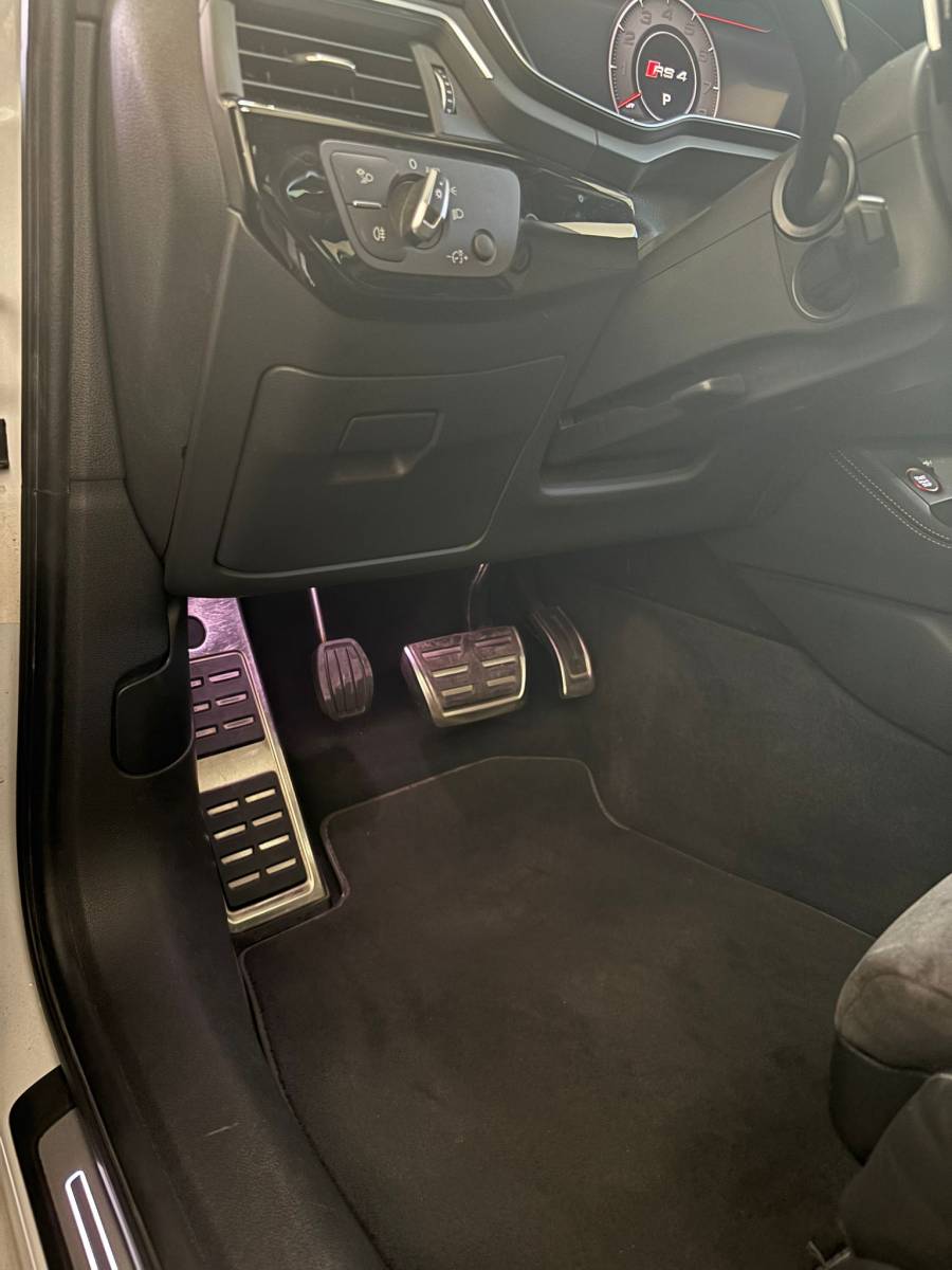 pédale pied gauche audi Alpes de haute provence 04