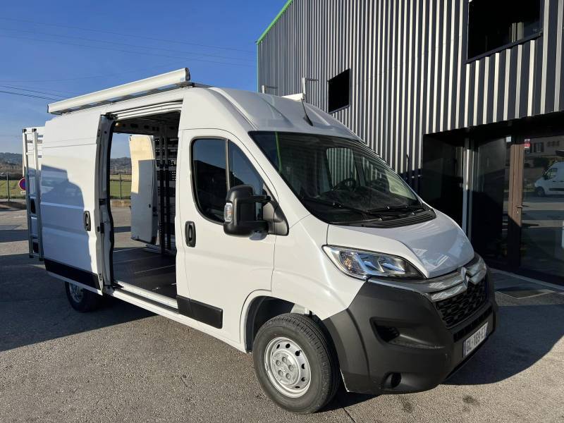 Pose d'une galerie et porte pupitre sur un Citroen Jumper