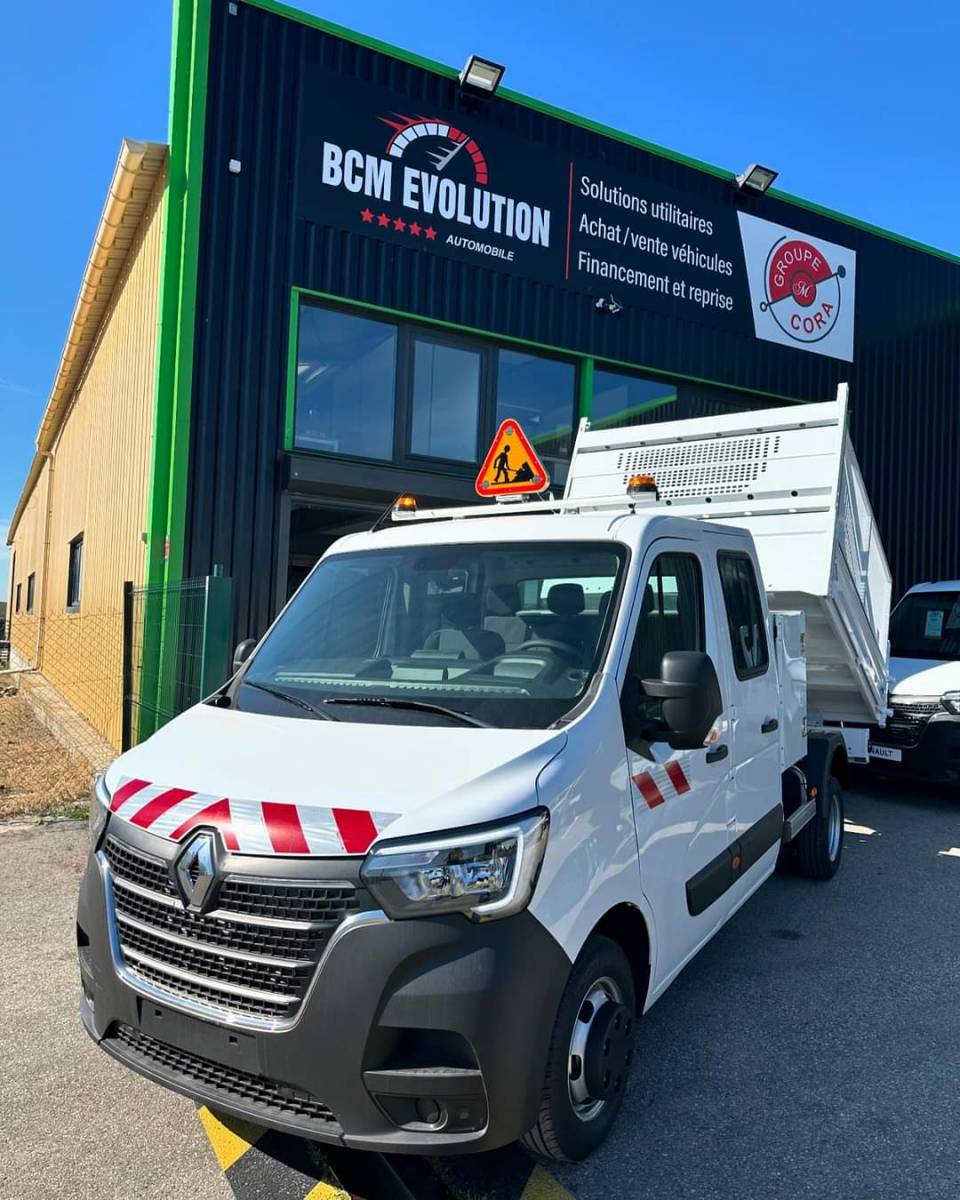 pose balisage et triangle signalisation sur un utilitaire à Manosque 04 dans la région paca 