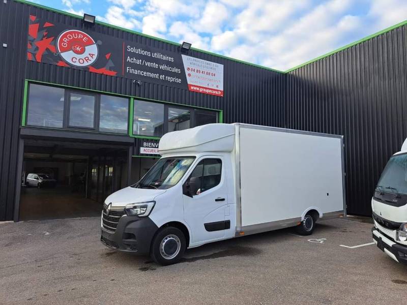 Aménagement d'un véhicule utilitaire avec la pose d'une caisse sur mesure