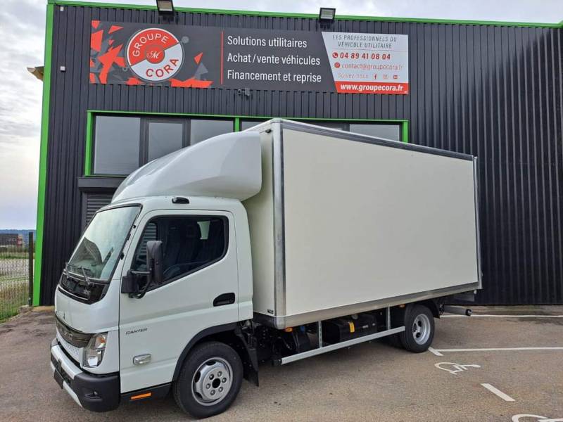 Aménagement d'un véhicule utilitaire avec la pose d'une caisse sur mesure