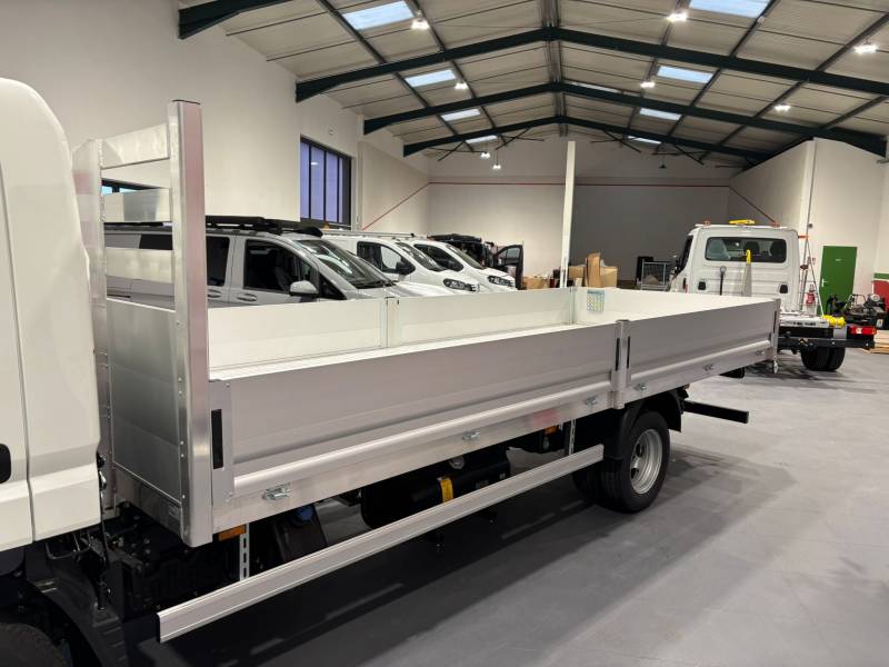 Pose d'un plateau sur un utilitaire dans les alpes de haute provence 04