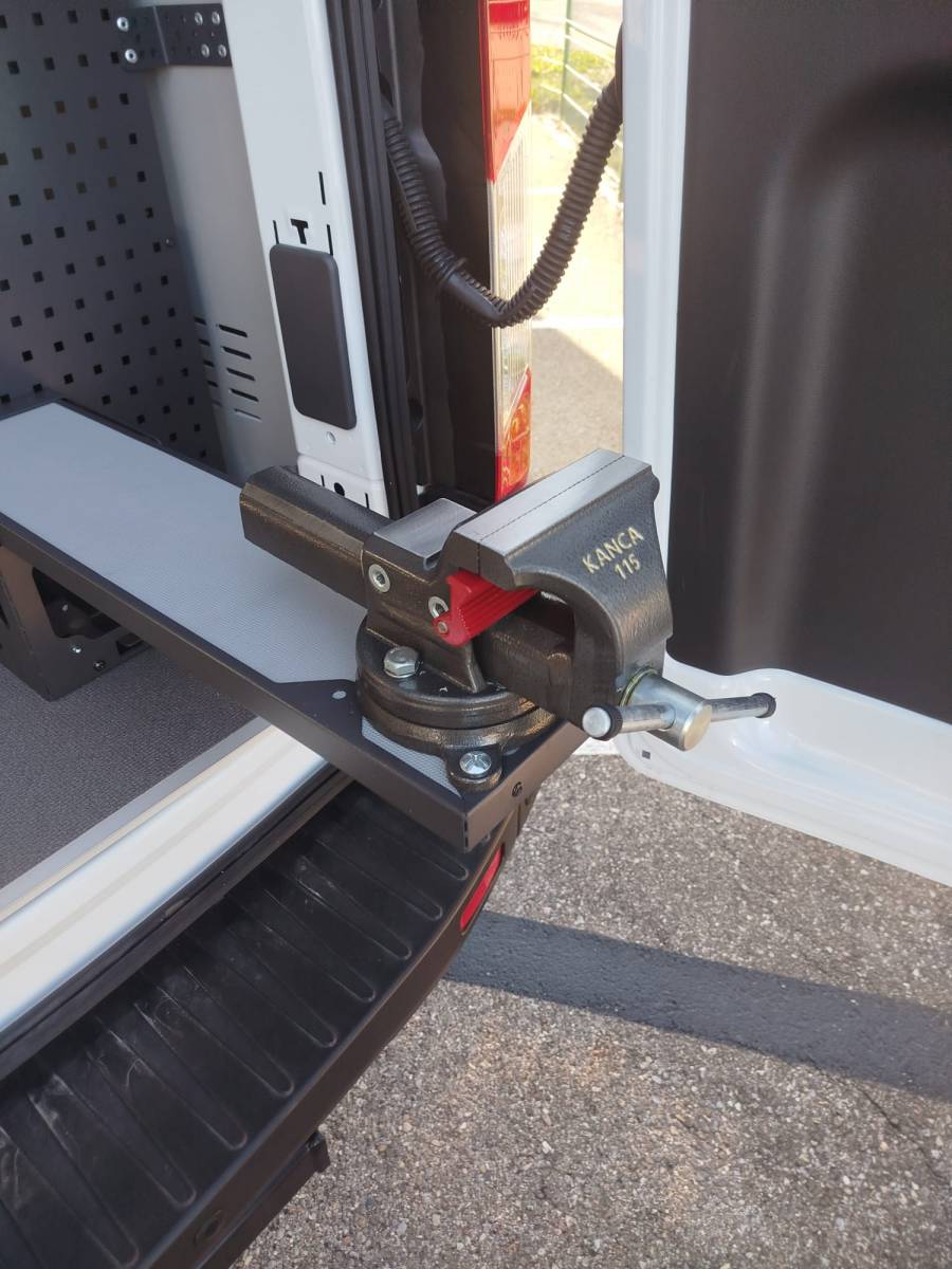 Pose etaux repliable utilitaire à Manosque 04 proche d'Aix en Provence 13