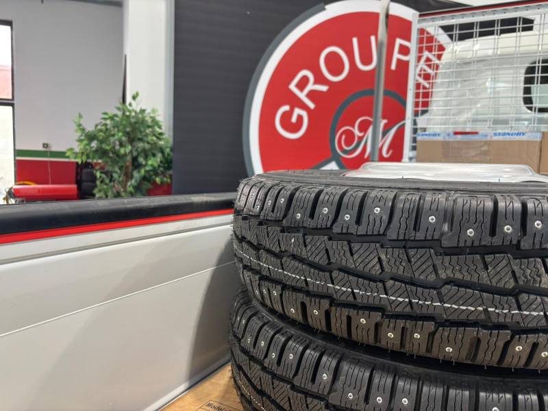 Pose benne sur un utilitaire dans les Alpes Maritimes