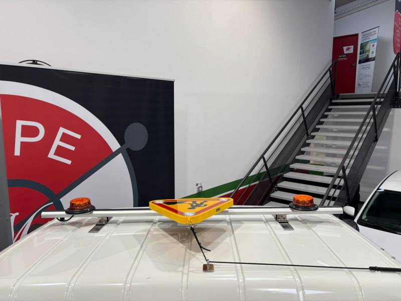 Installation barre led et triangle sur un utilitaire à Manosque proche de sisteron 04