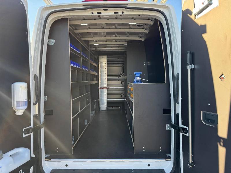 Installation meubles de rangements pour véhicule professionnel dans la région Paca 