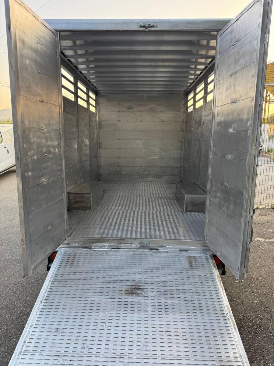 Fabrication d'une bétaillère pour le transport d'animaux