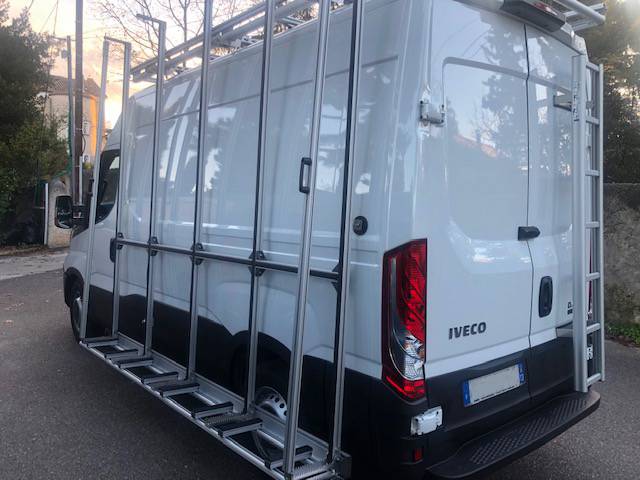 Pose d'une galerie et porte pupitre sur un IVECO dans les Alpes de haute provence 04