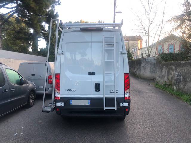 Pose d'une galerie sur un IVECO à Manosque 04 proche d'Aix en provence 13