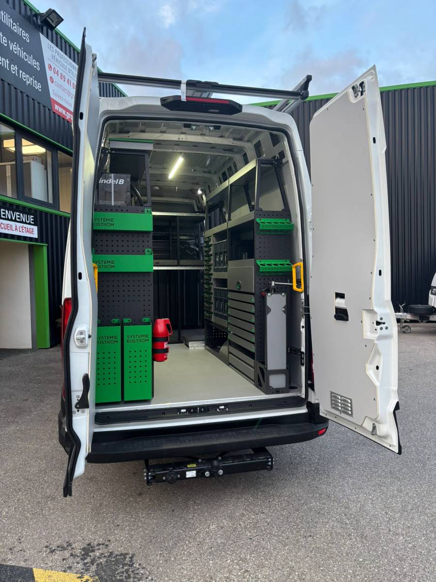 Installation d'une galerie dans un utilitaire professionnel IVECO à Manosque dans les alpes de haute provence 04