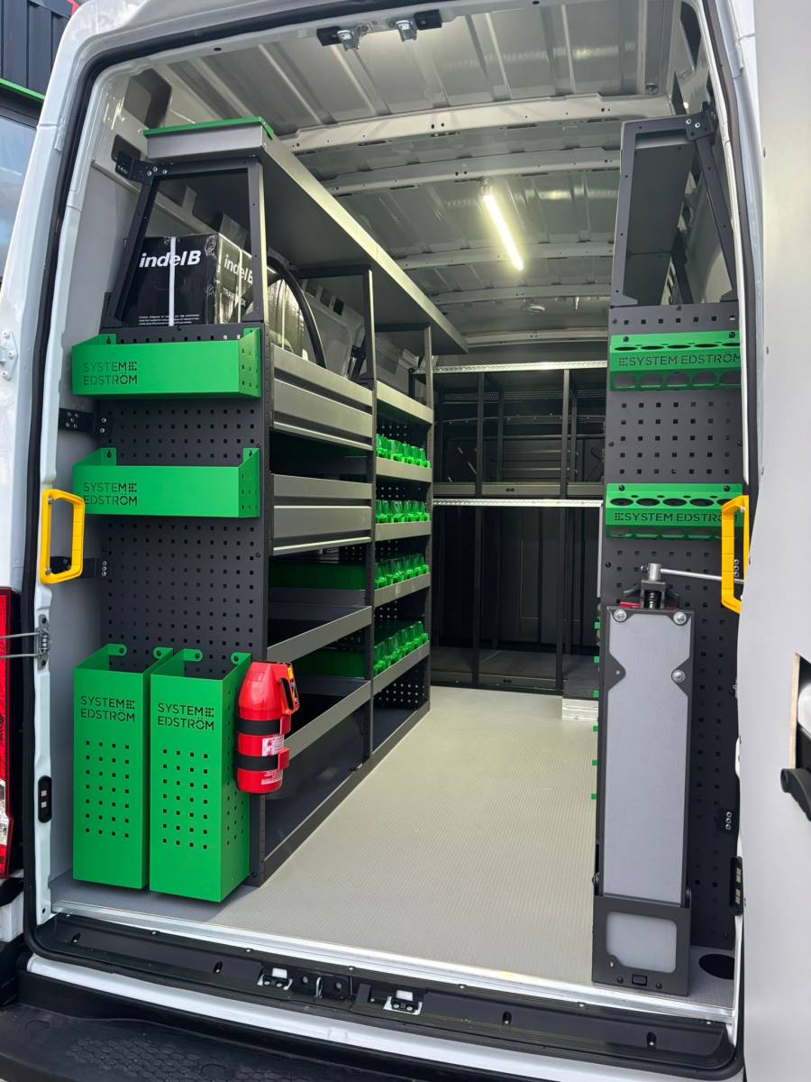 Pose de meubles dans un utilitaire IVECO dans la région paca 