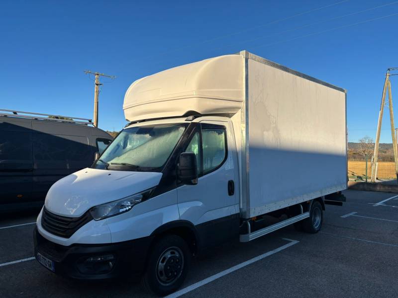 Pose d'un caisse avec un hayon sur un utilitaire dans la région paca 