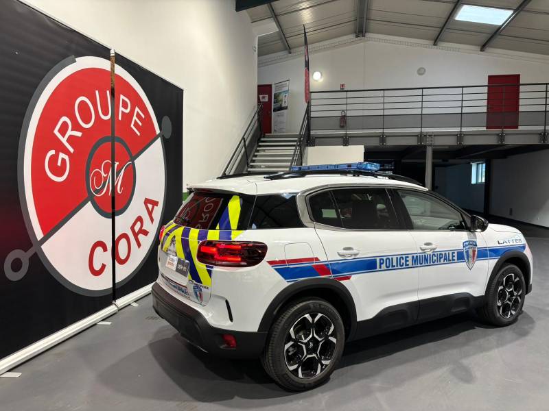 Pose balisage véhicule police à coté de Monpellier 34