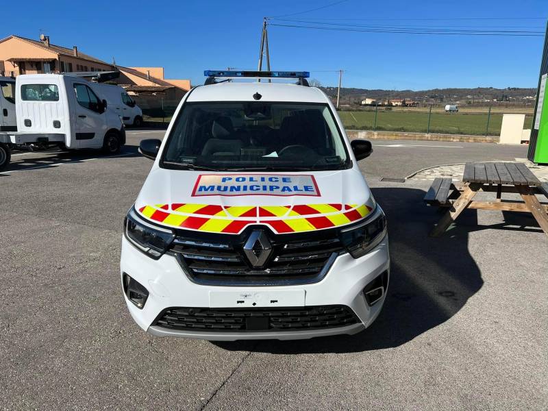 Transformation d'un Renault Kangoo en véhicule de police municipale dans la région paca 