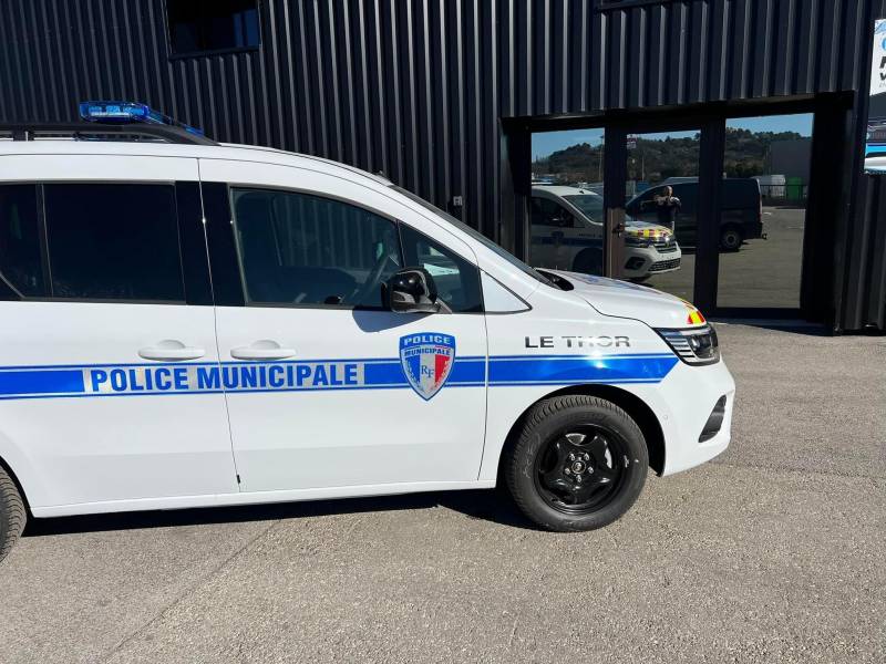 Transformation d'un Renault Kangoo pour la police municipale d'une commune dans la région paca 