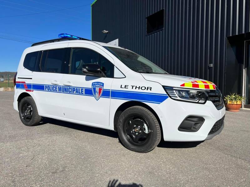 Transformation d'un Renault kangoo pour une commune dans les alpes de hautes provence 04