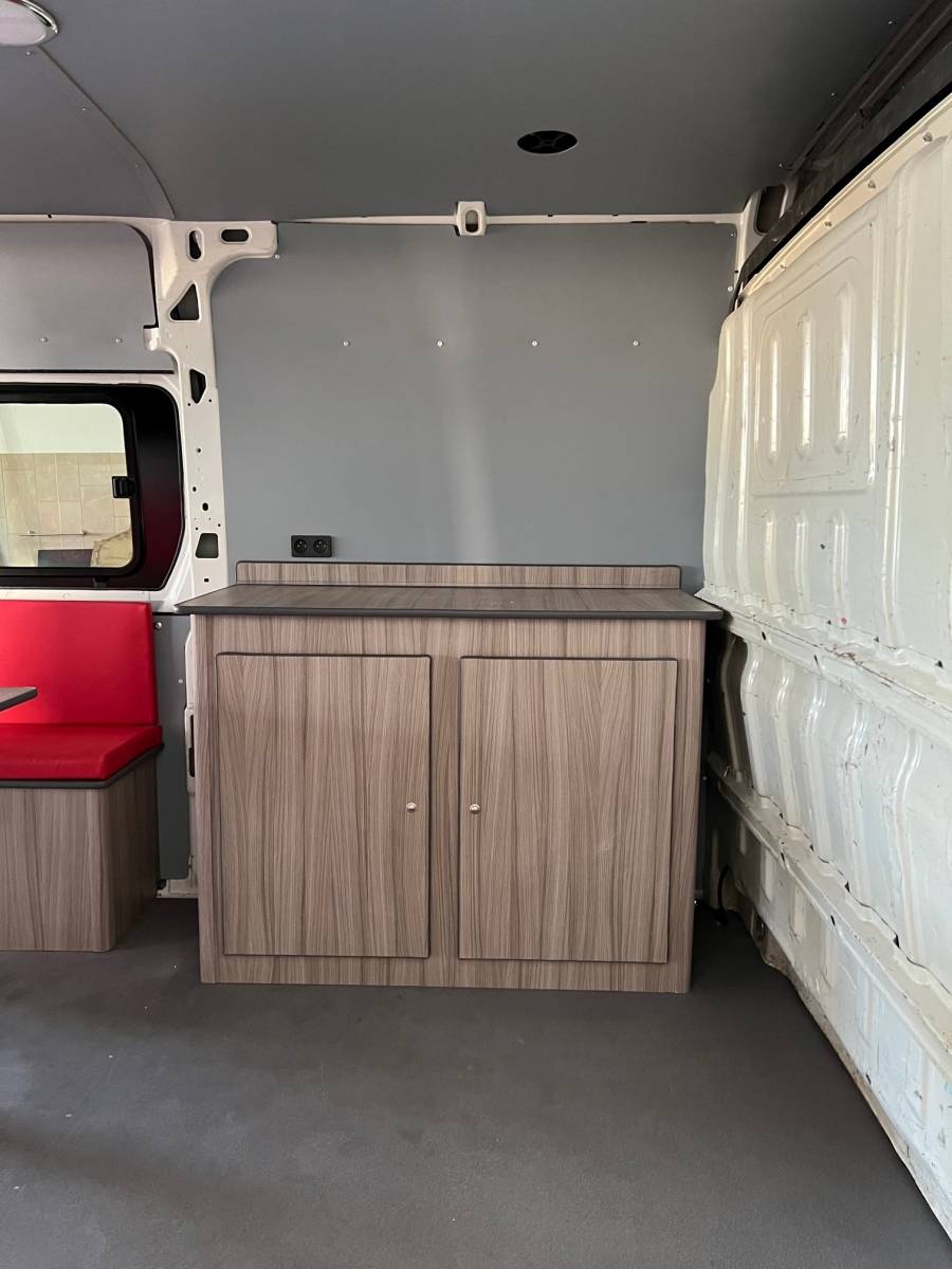 Armoire de rangement fourgon à Manosque 04