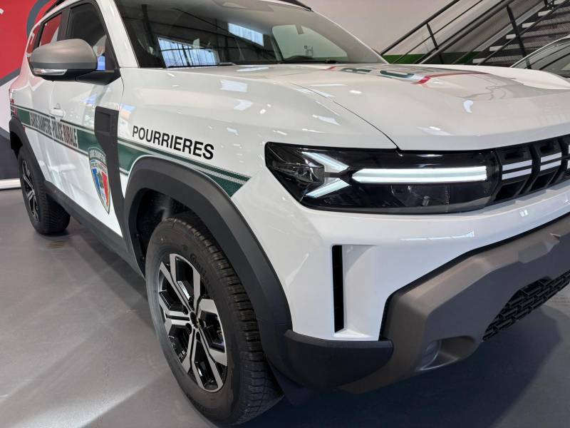 transformation d'un Dacia Duster en véhicule de police rurale région Paca 