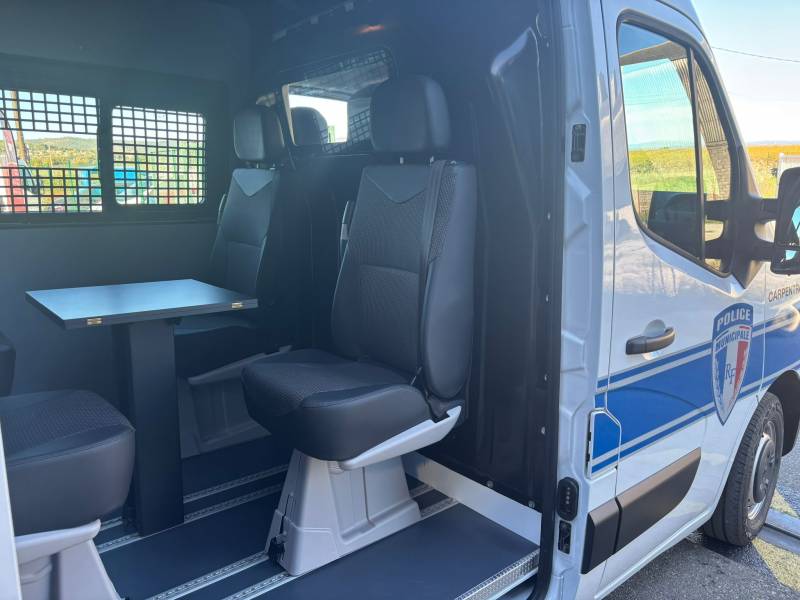 Transformation d'un Renault Master en véhicule de police municipale dans les alpes de hautes provences 04