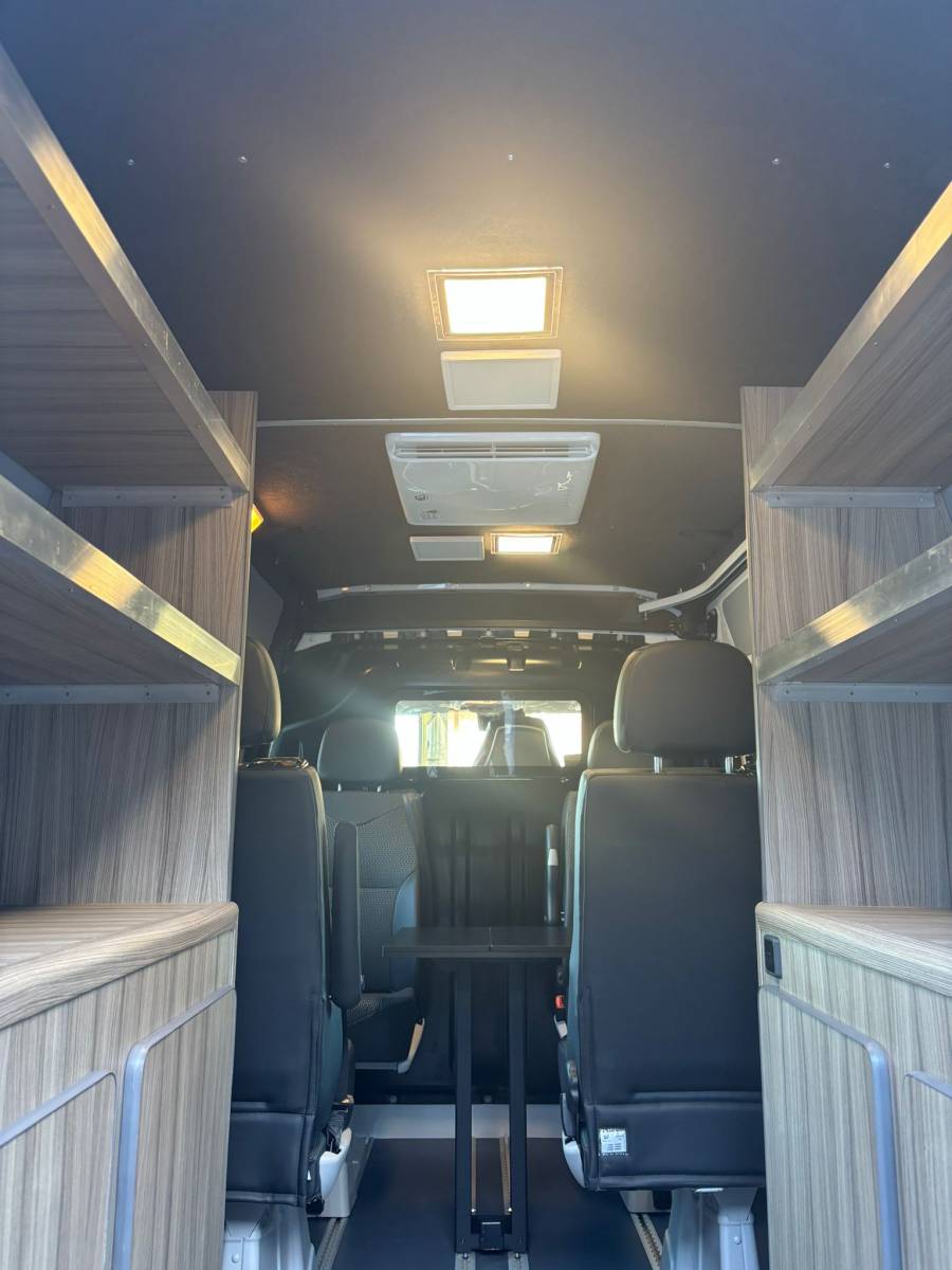 Transformation complète de ce Renault Master en véhicule de police municipale dans les alpes de hautes provence 04