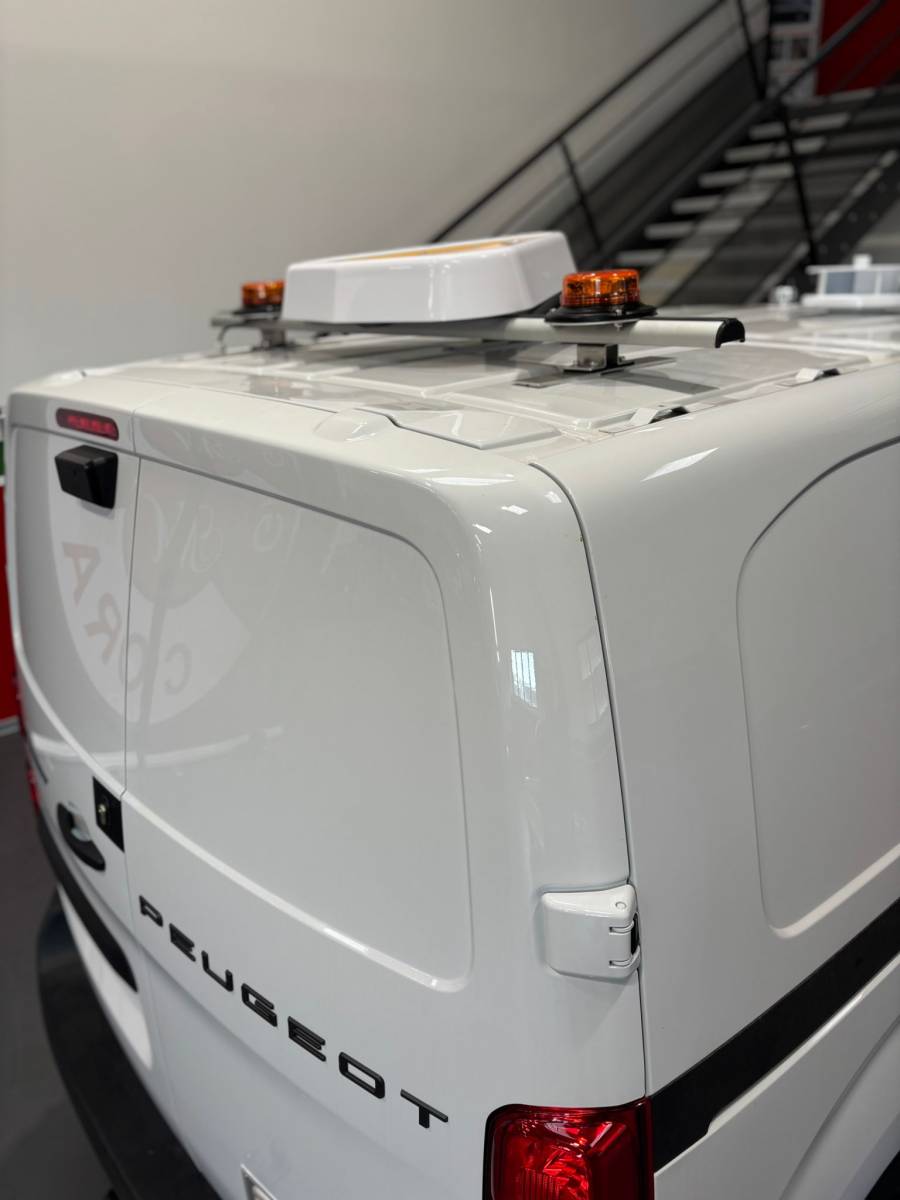 Pose d'une rampe triflash sur un utilitaire dans la région paca