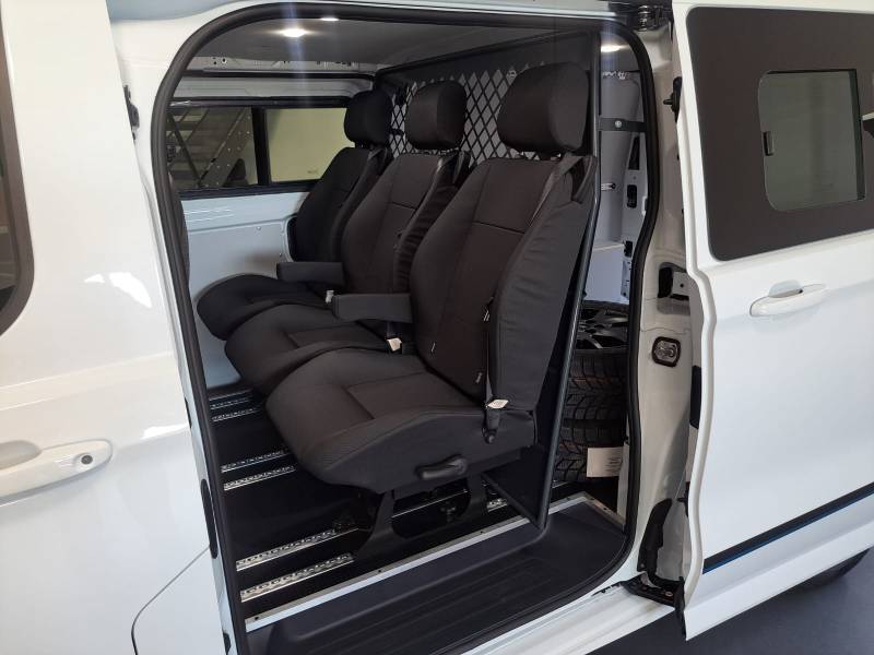 Installation d'une cabine approfondie dans un Ford dans la région Paca 