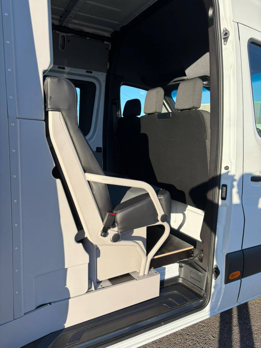 Pose de sièges modulables dans un utilitaire dans la région Paca 