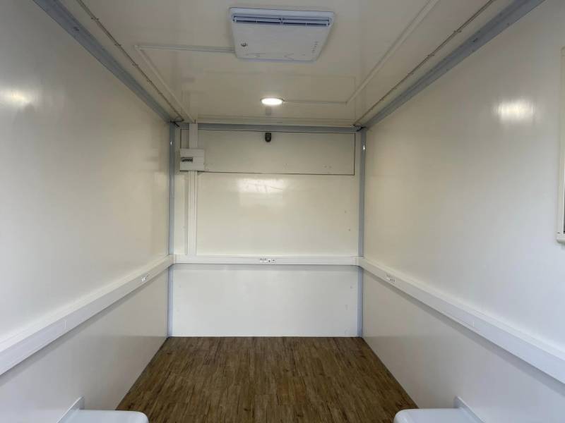 création d'une caisse isolé sur renault master à Marseille 13