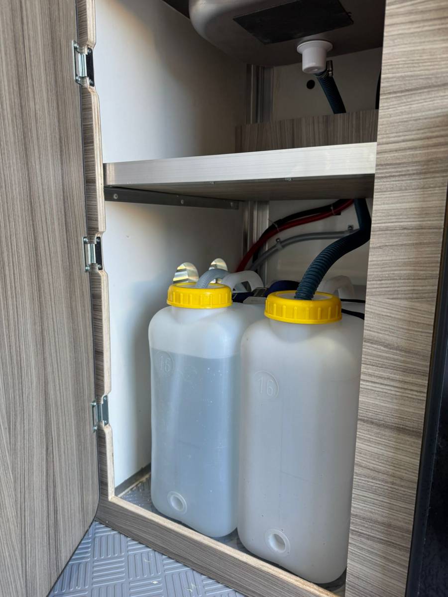 Installation rangement dans un médicobus dans la régions Paca 04