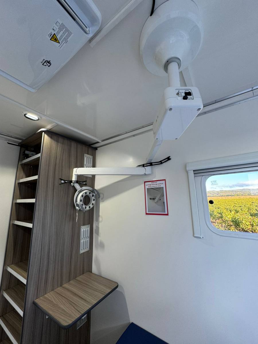 Pose équipements médicaux pour un médicobus à Manosque proche de Sisteron 04