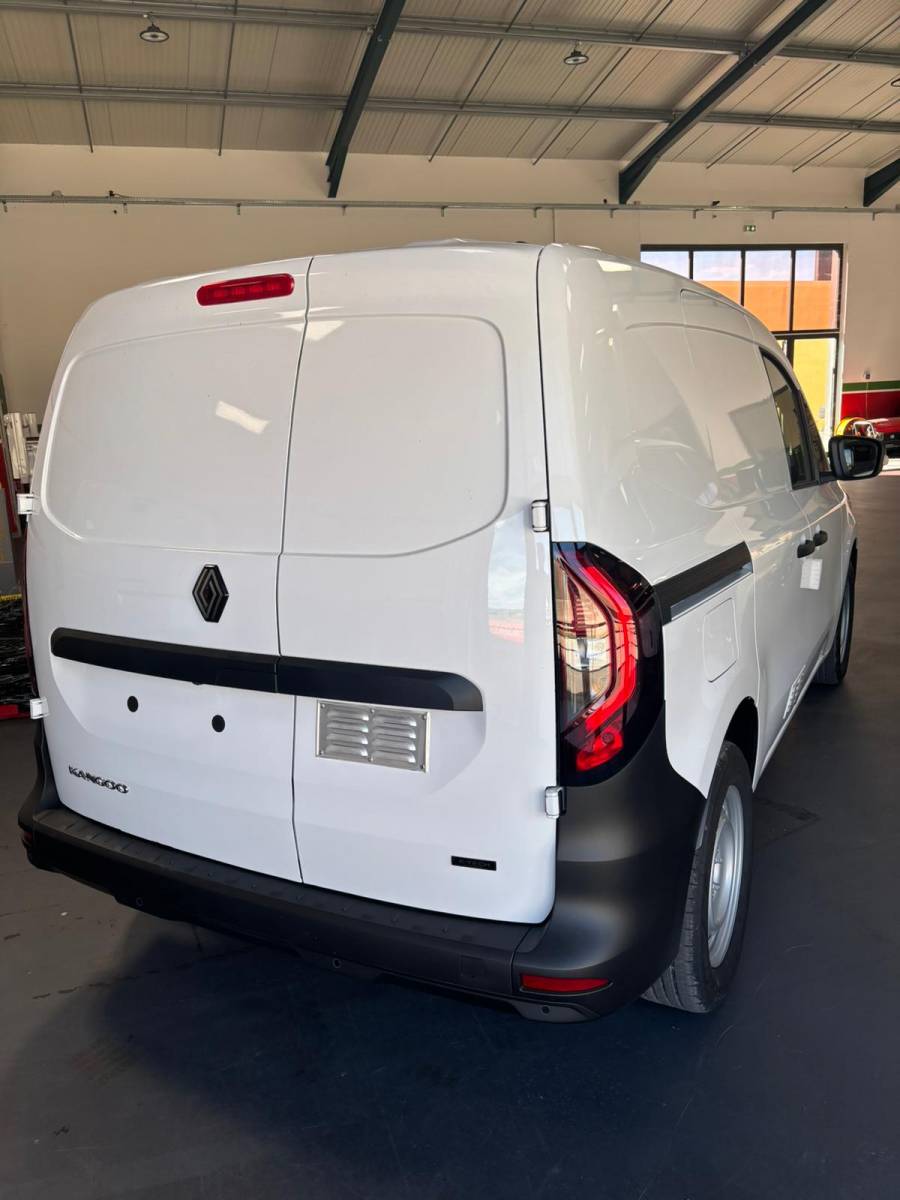 Pose aérateur dans un utilitaire dans les Alpes Maritimes 04