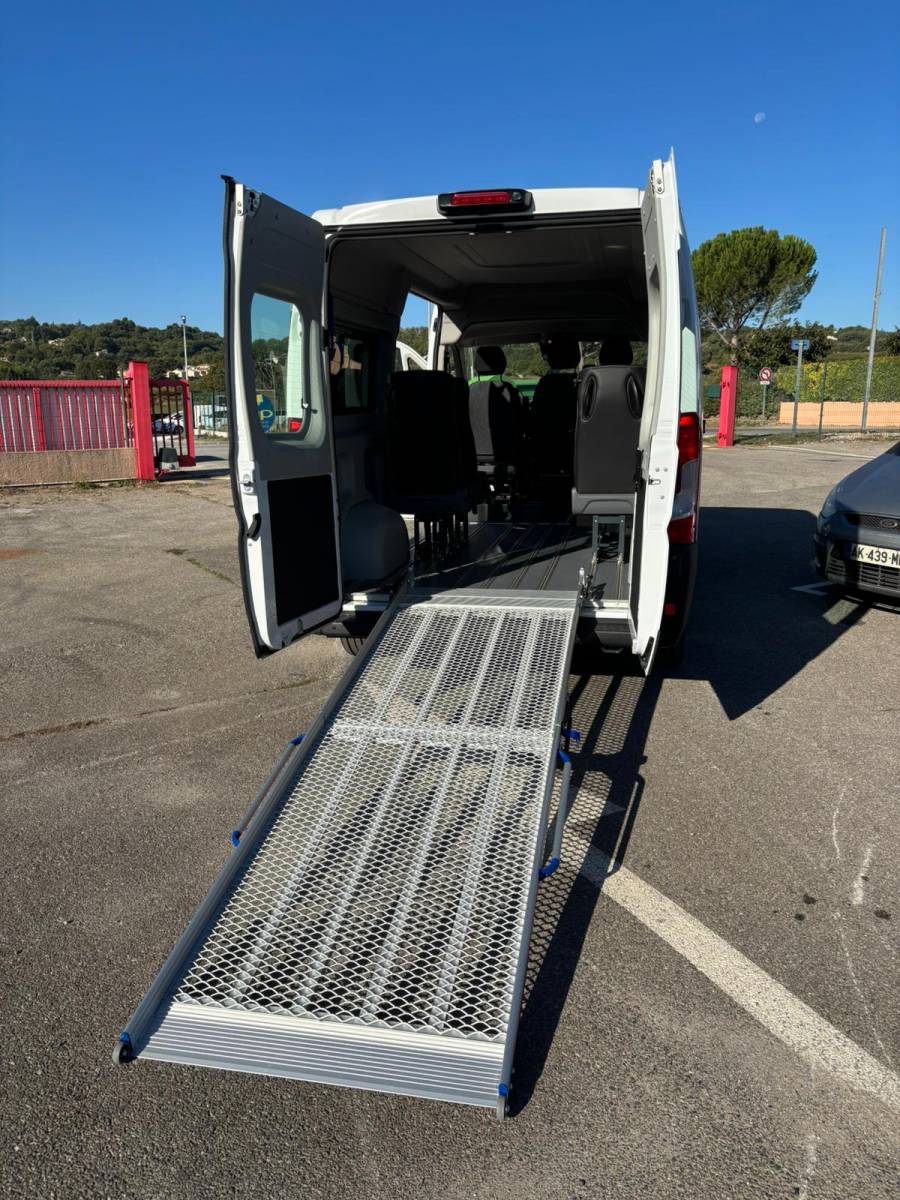 Ajout d'une rampe d'accès pour les pmr à Manosque 04