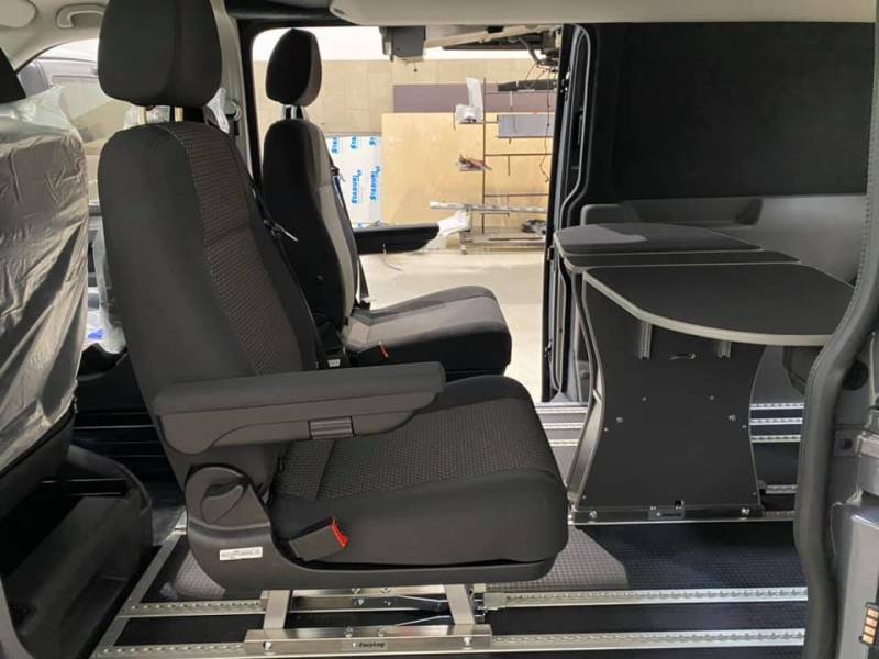 véhicule utilitaire aménagé en bureau à Manosque 04