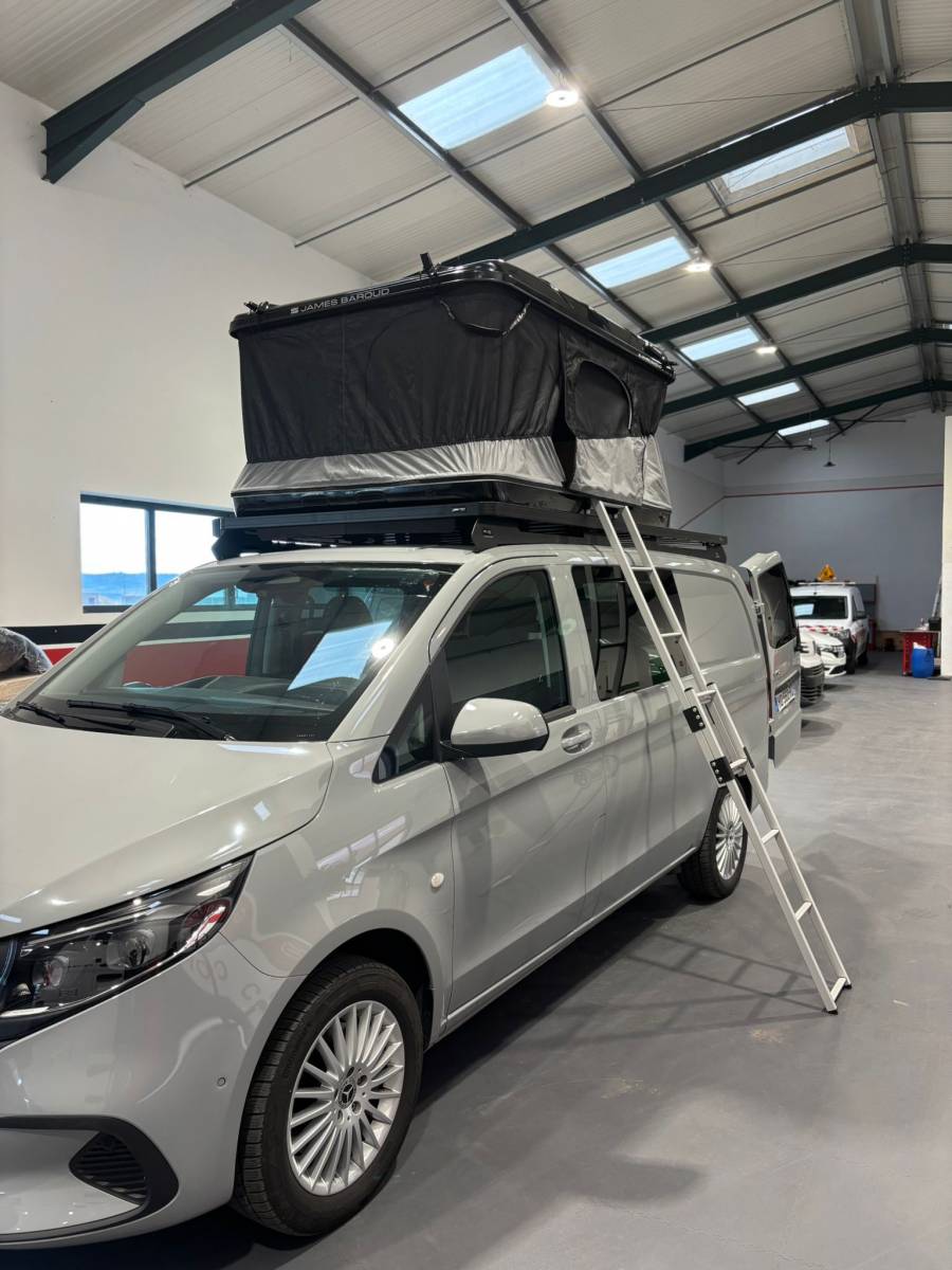 Installatin d'une tente de toit sur un utilitaire dans la région paca 