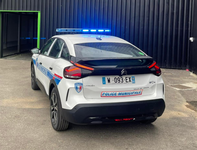 Transformation d'un Citroën C4 en véhicule de police municipale à Manosque 04 proche d'aix en Provence 13